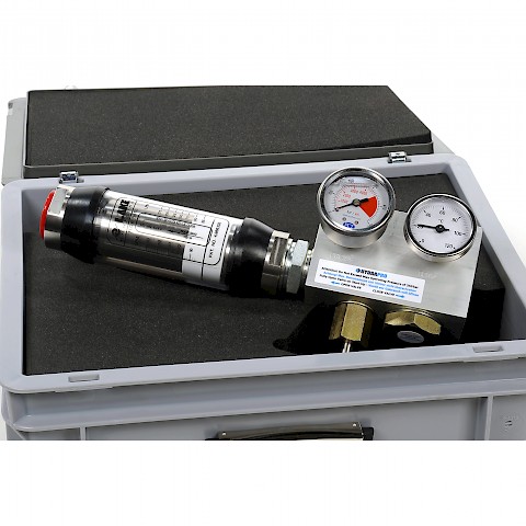 HydraPro Hydraulic Test Kit in Case Close Up